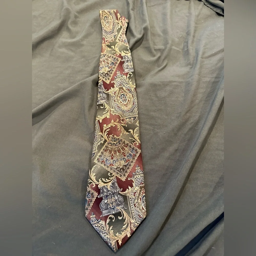 Vintage 70s Bill Blass Silk Tie Baroque Floral Designer ornate Paisley pattern